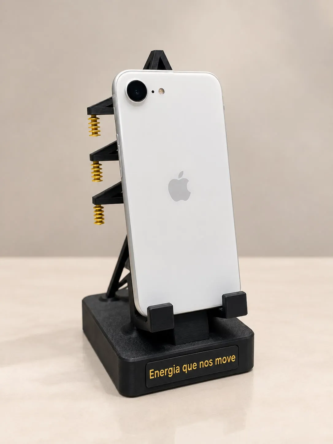 Suporte de celular em forma de torre de transmissão segurando um celular